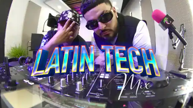 DJ en la cabina de Radio Congal